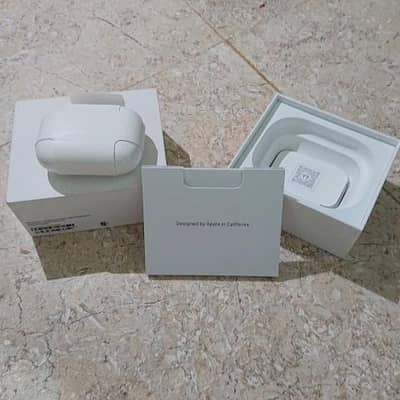Apple Airpods Pro 3 | Canadian origin
