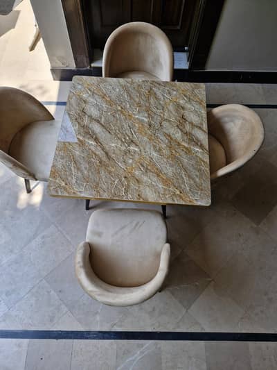 brand dinnig table for sale