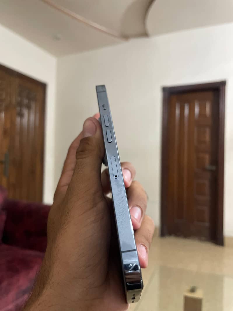 Apple iPhone 13 Pro 4