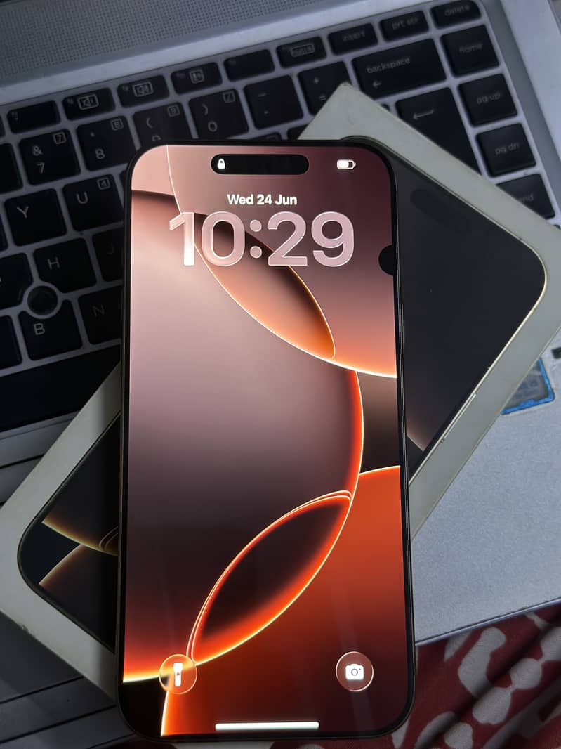 Apple iPhone 16 Pro Max 0