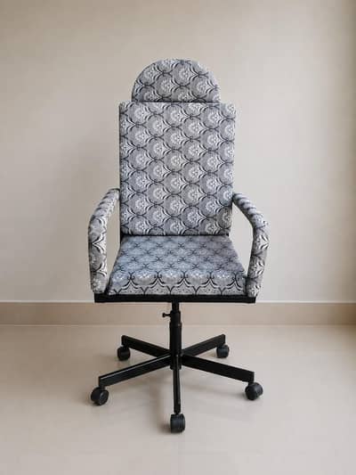  Office Revolving Chair – Comfortable & Strong Condition