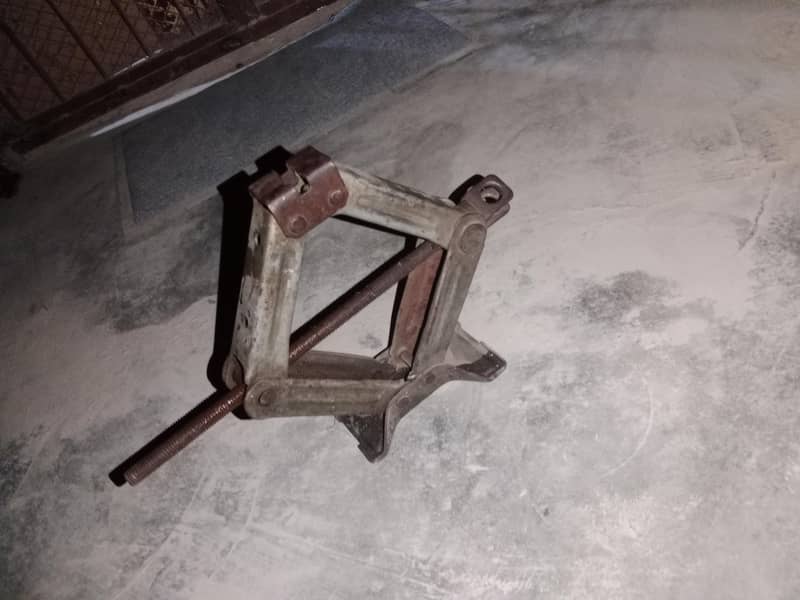 Car jack 0