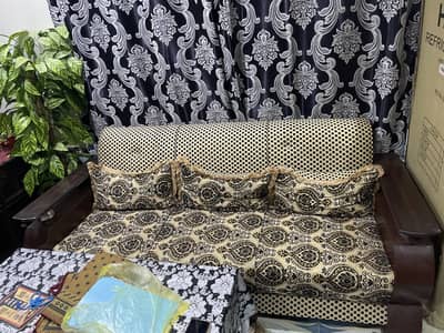 5 Seater Sofa Best Condition