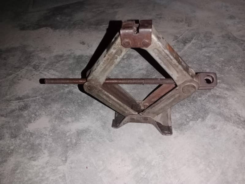 Car jack 0
