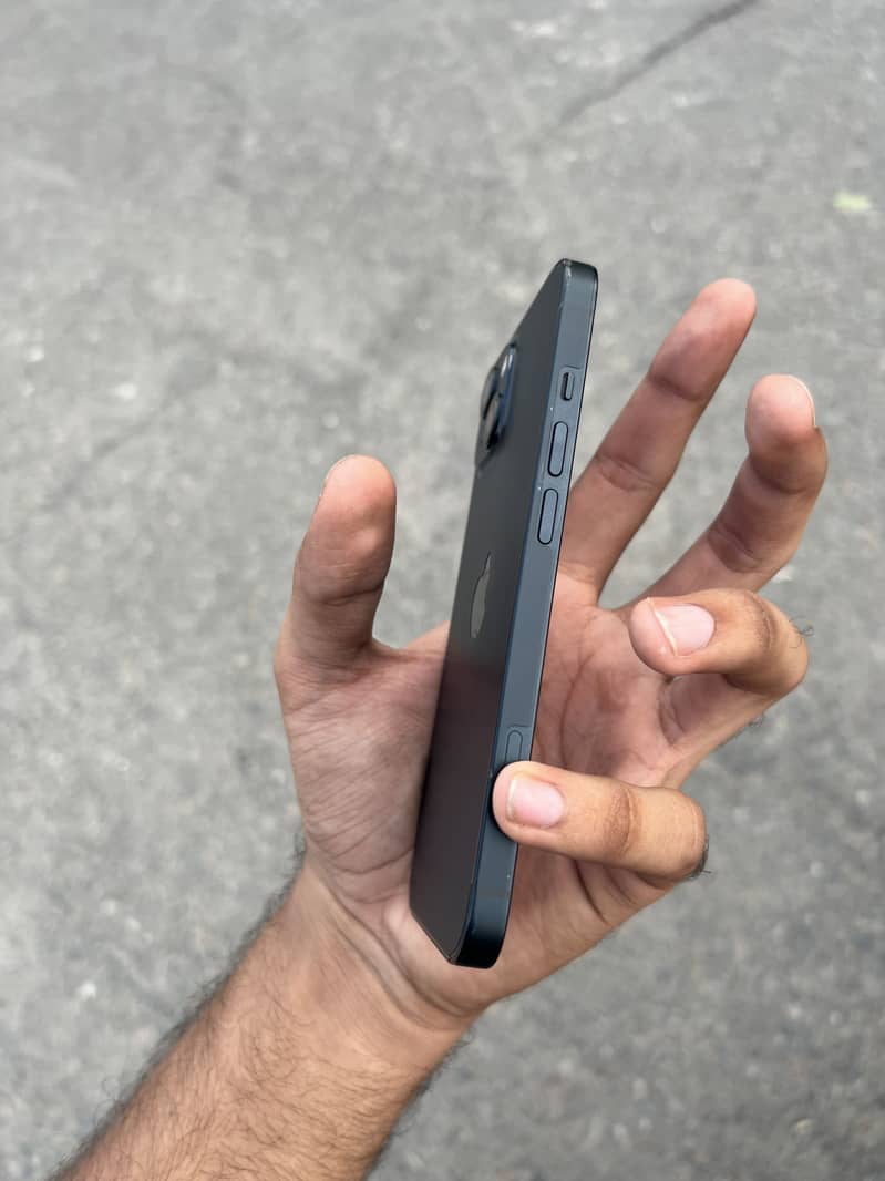 Apple iPhone 13 5