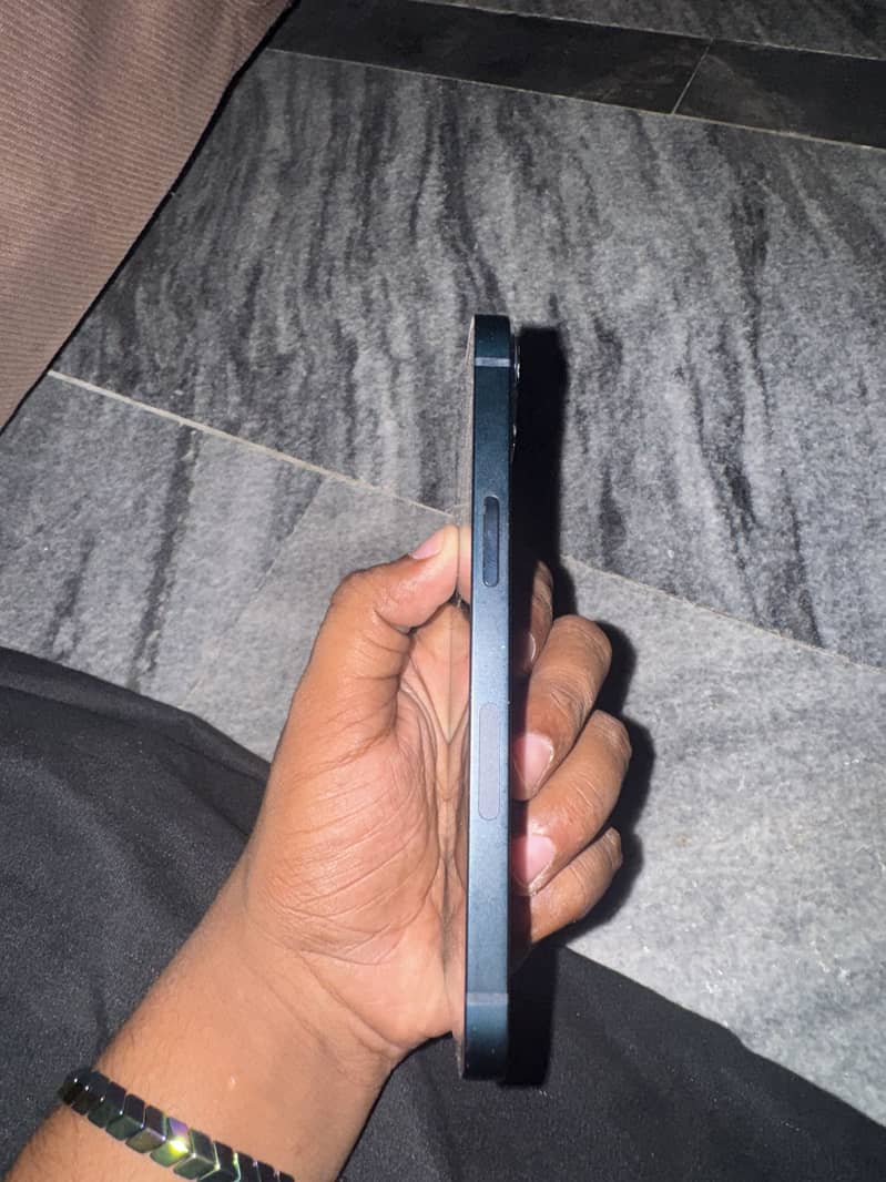 Apple iPhone 13 2