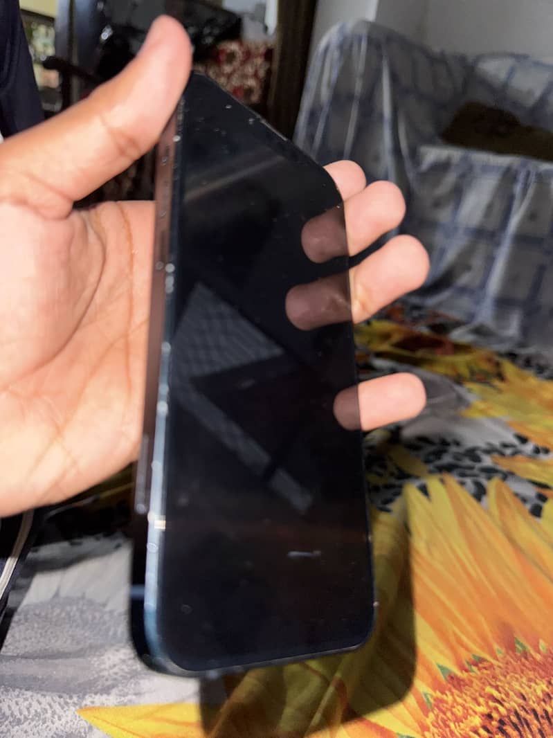 Apple iPhone 13 5