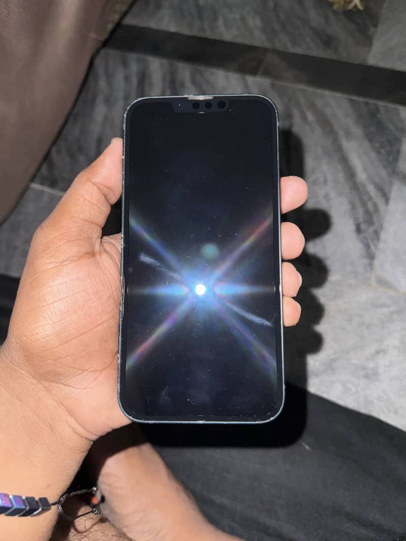 Apple iPhone 13 6