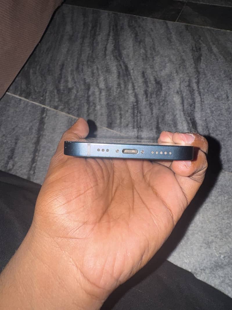 Apple iPhone 13 8