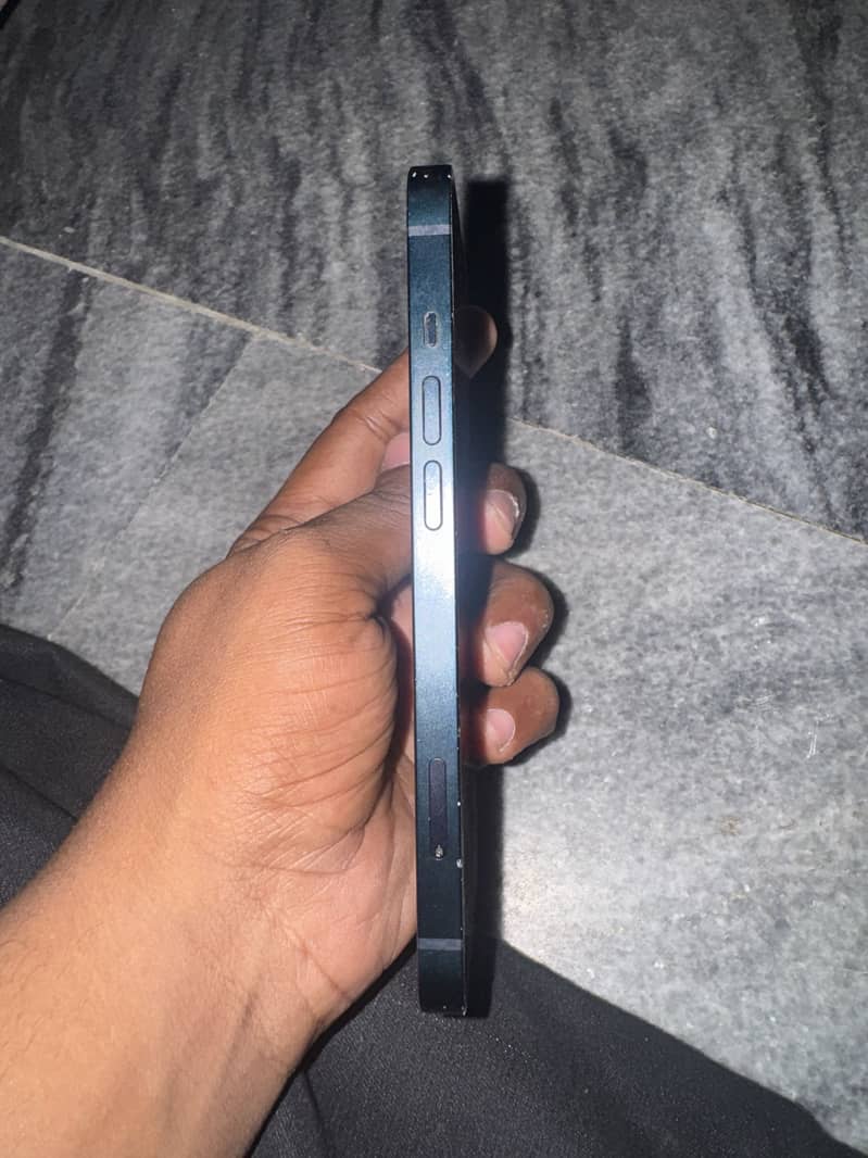 Apple iPhone 13 9
