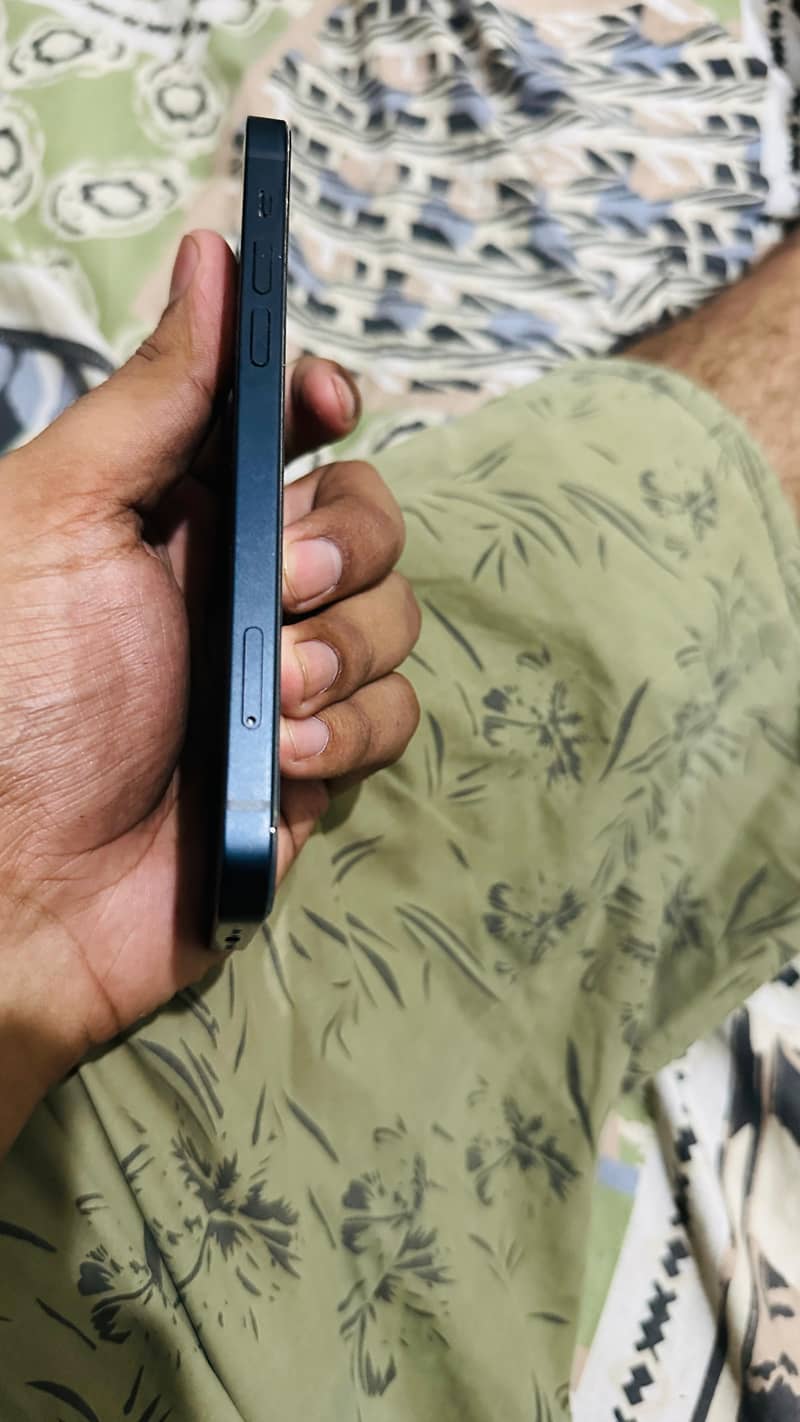 iPhone 12 6