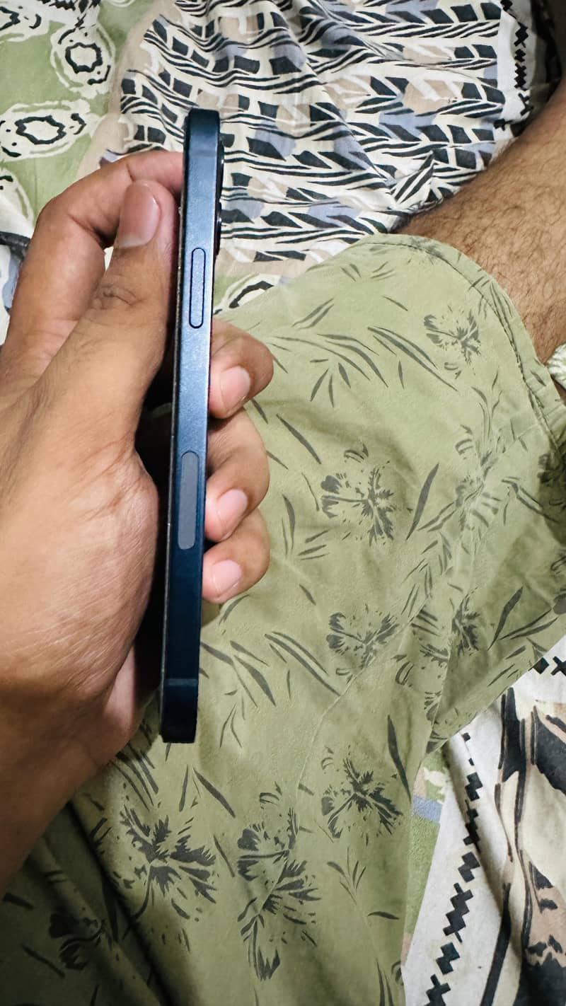 iPhone 12 7