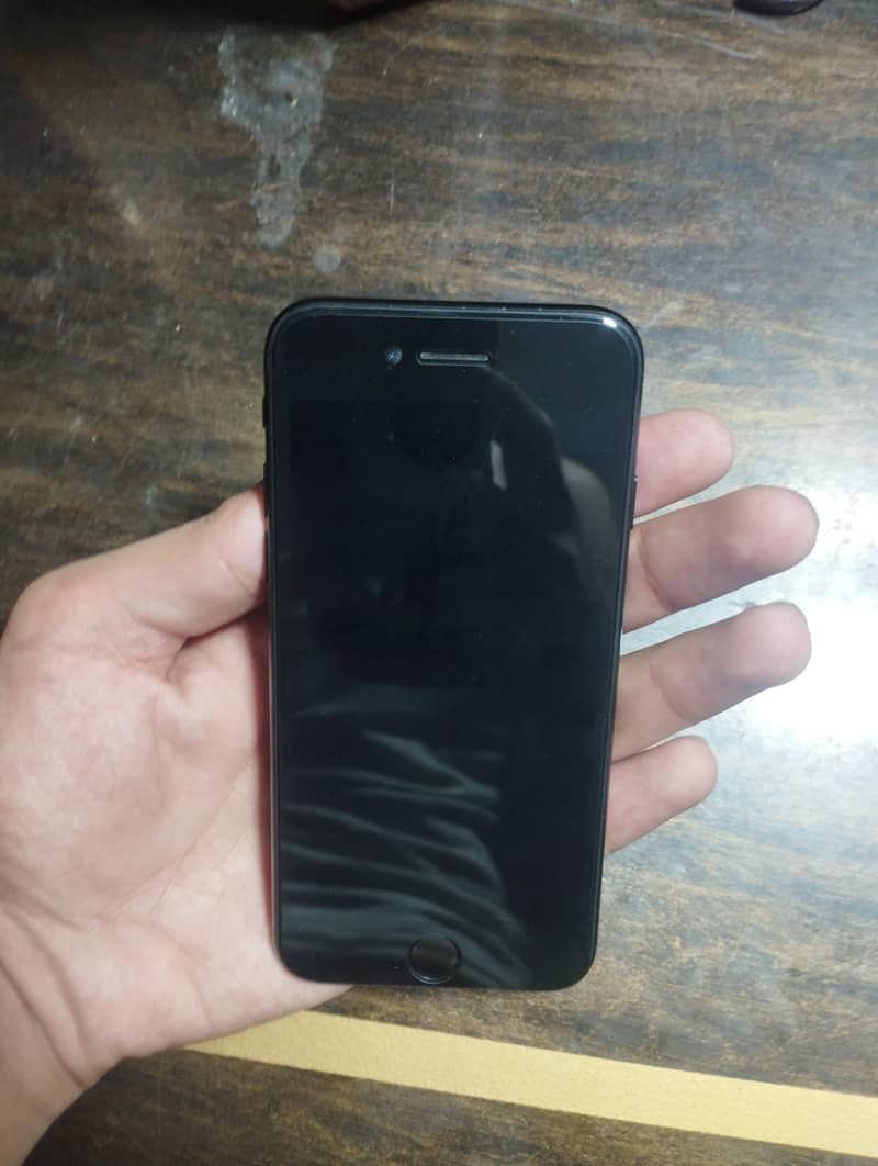 Apple iPhone 7 2