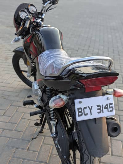 YBR 125 2025 model only 4000 km driven All punjab numbar brend new