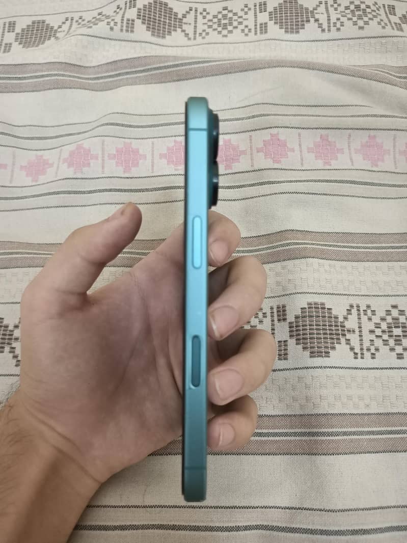 Apple iPhone 16 1