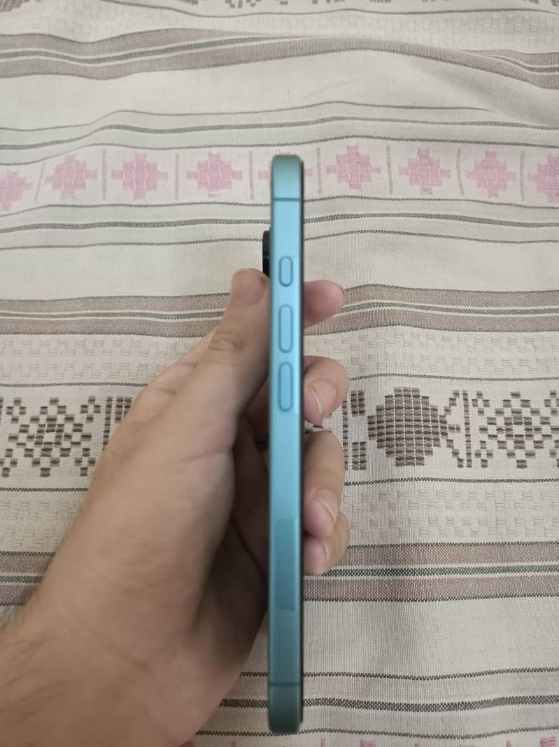 Apple iPhone 16 2
