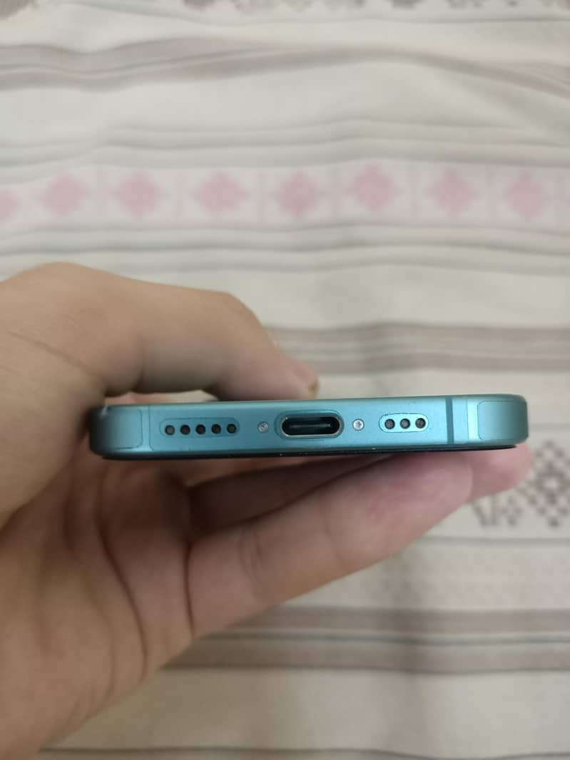 Apple iPhone 16 3