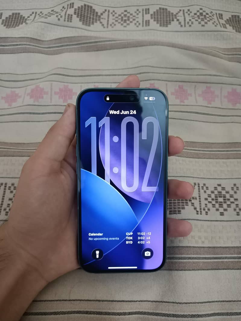 Apple iPhone 16 6