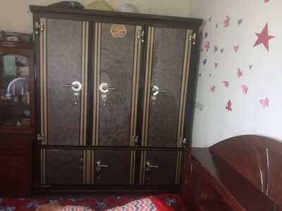 Almari for sale 2 months use only serious buyer contact on WhatsApp