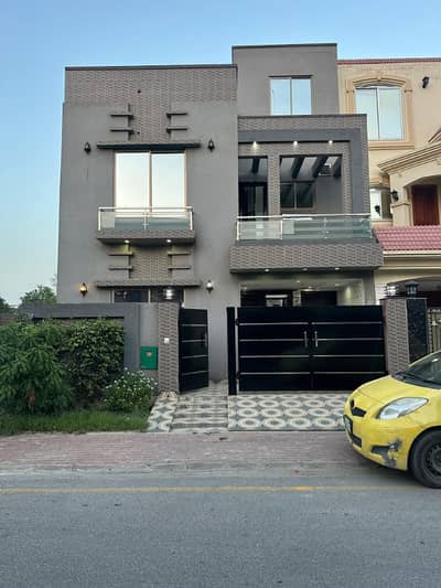 5 marla House Available For Rent Bahria Town Lahore