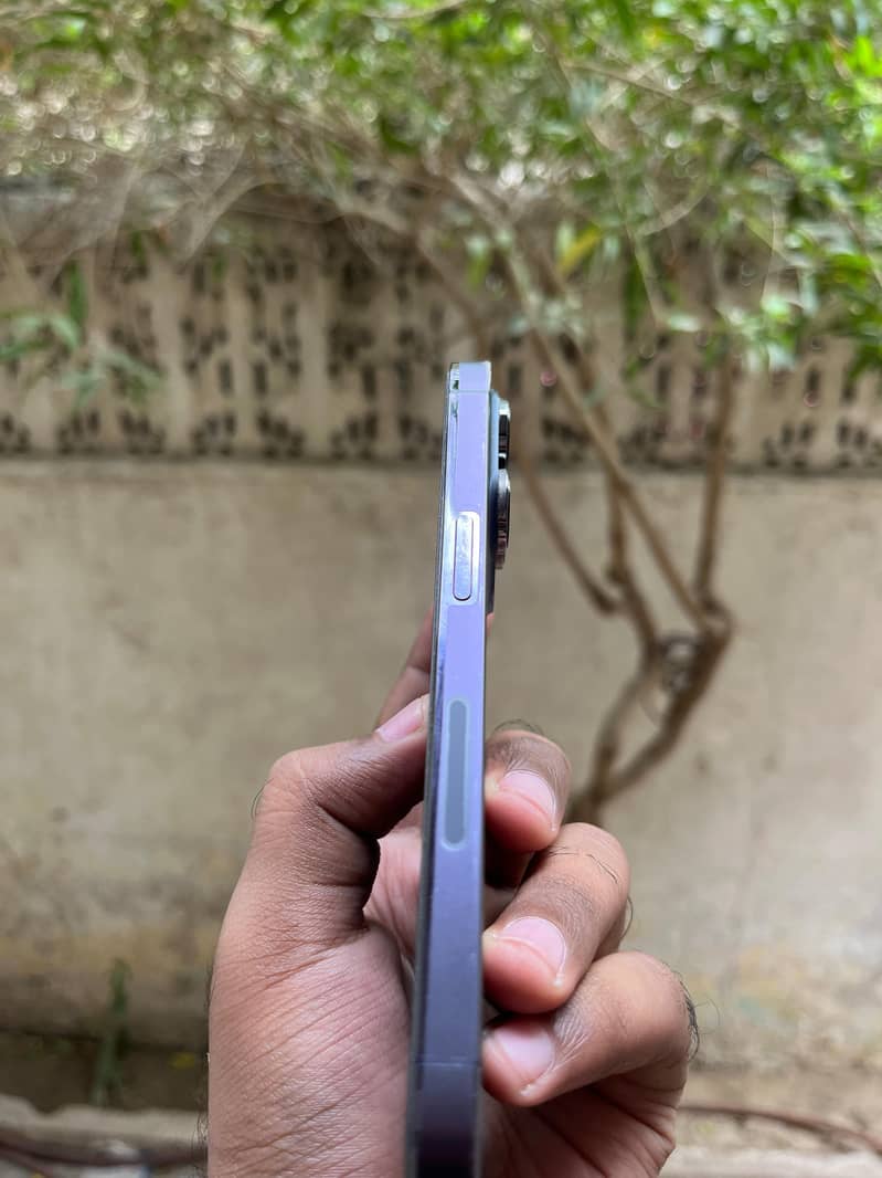 iPhone 14 Pro 4