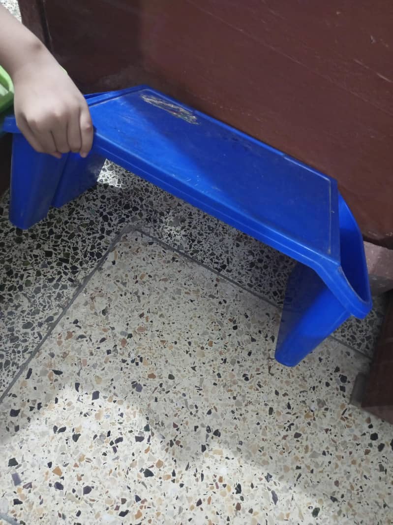 plastic study table 3