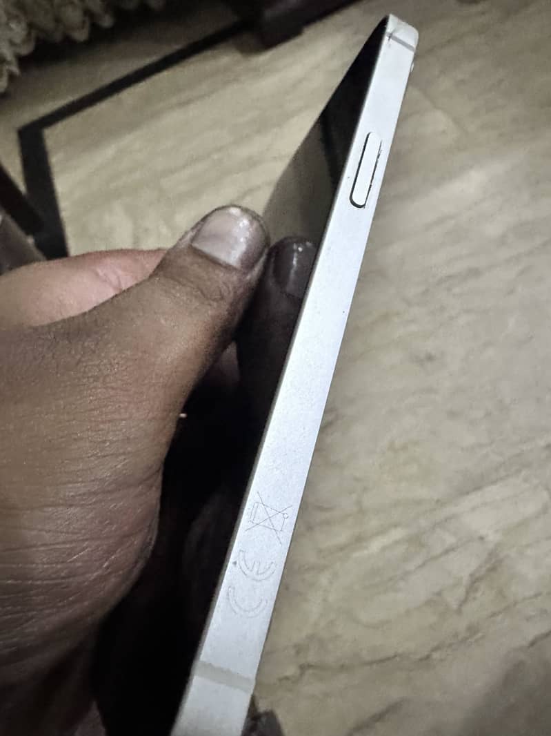 Apple iPhone 13 5