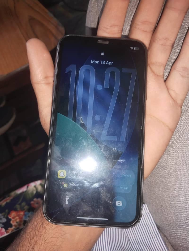 Apple iPhone 11 4
