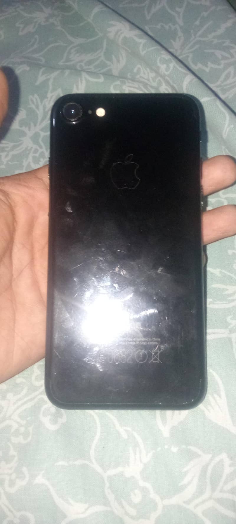 Apple iPhone 7 0