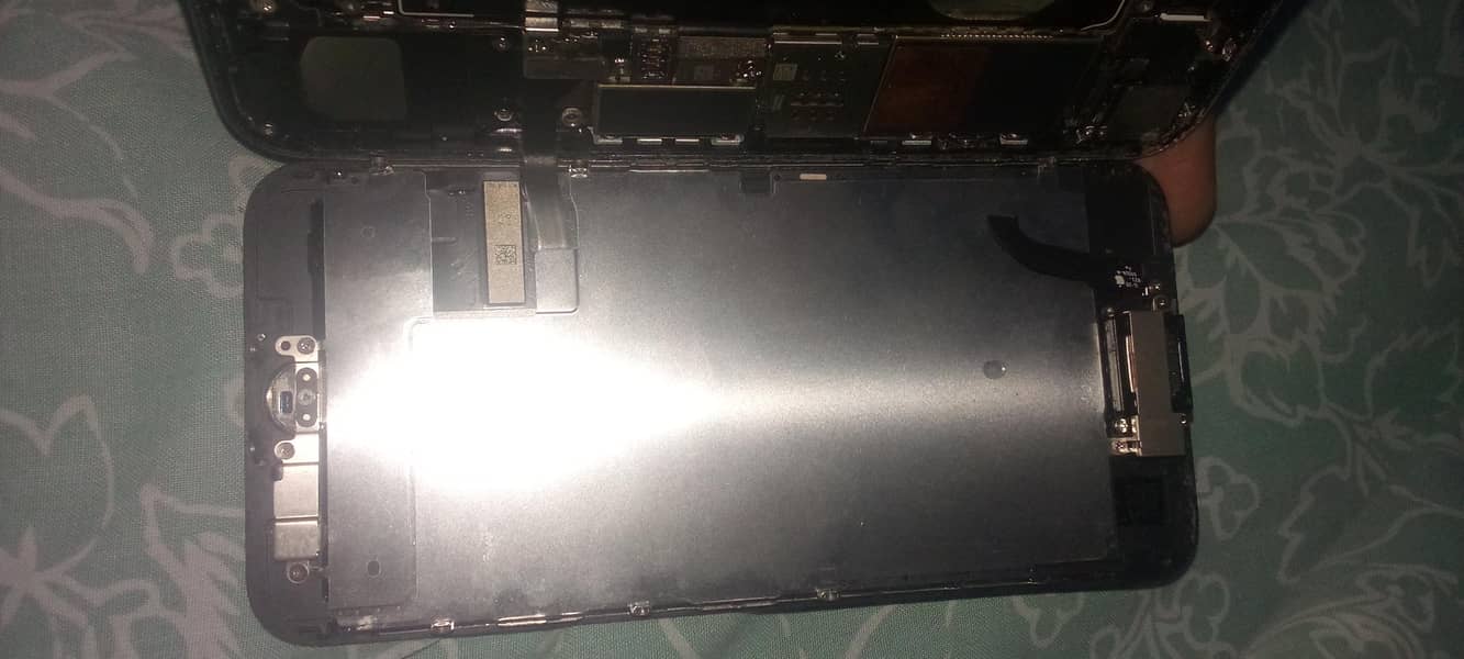 Apple iPhone 7 3