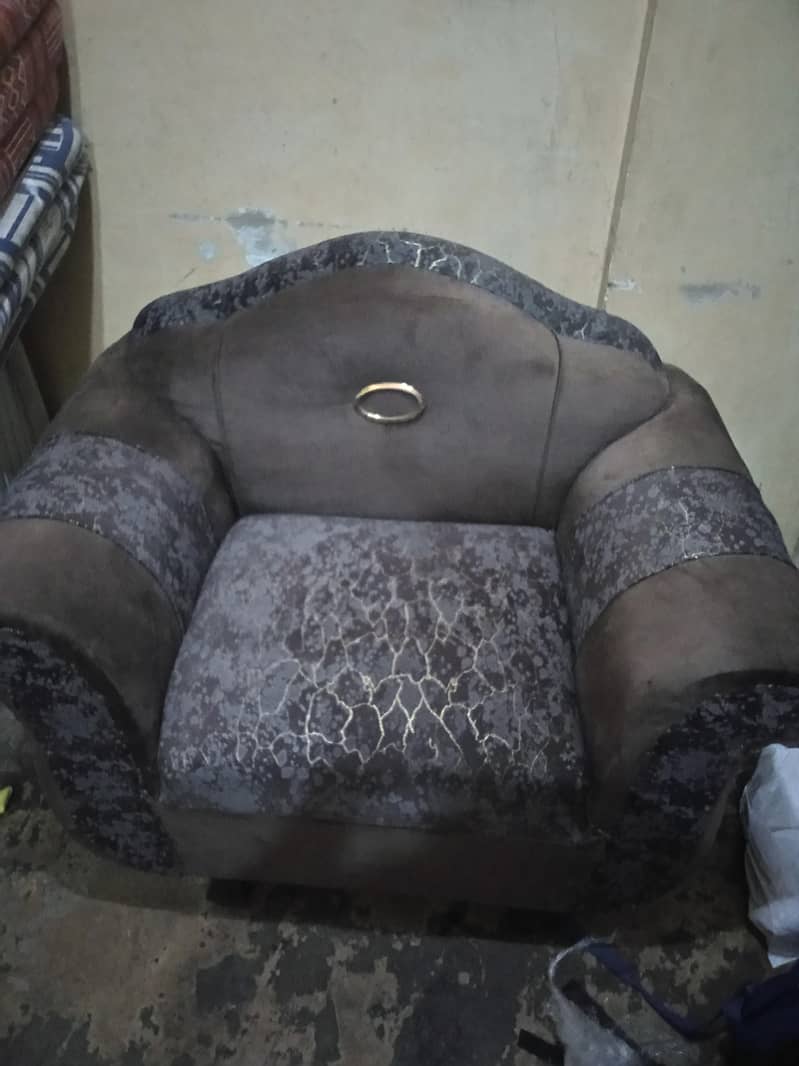 5 seated sofa set 6