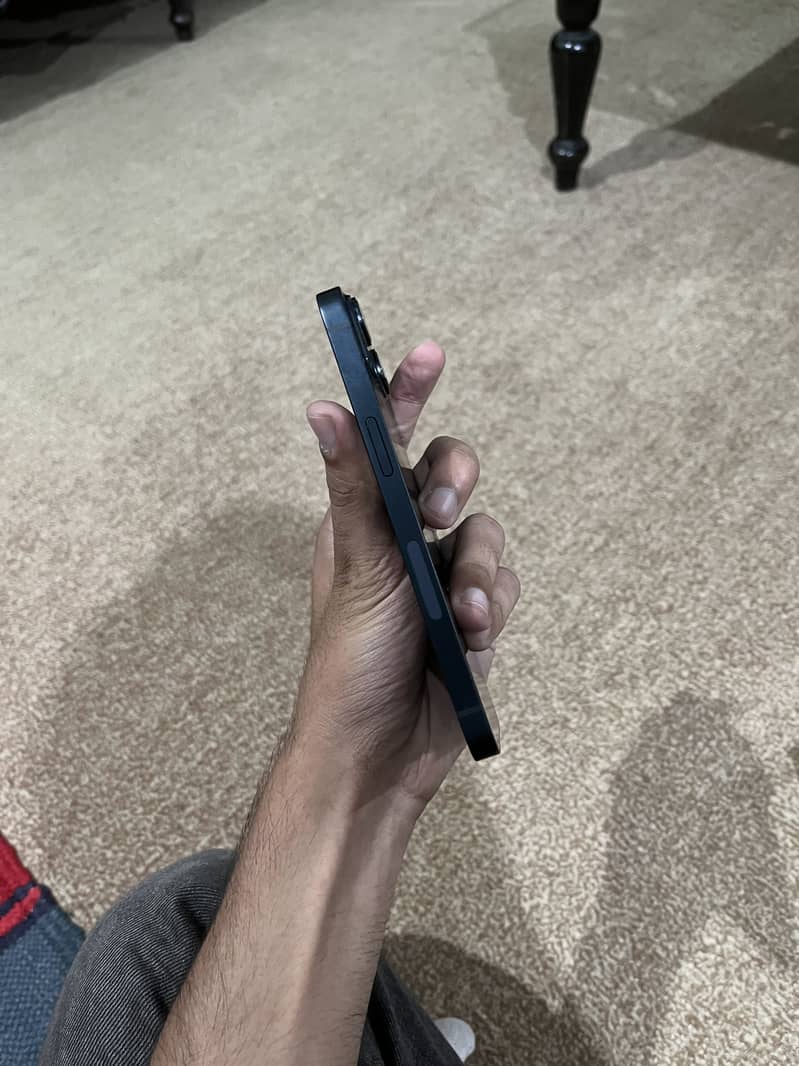 Apple iPhone 14 3