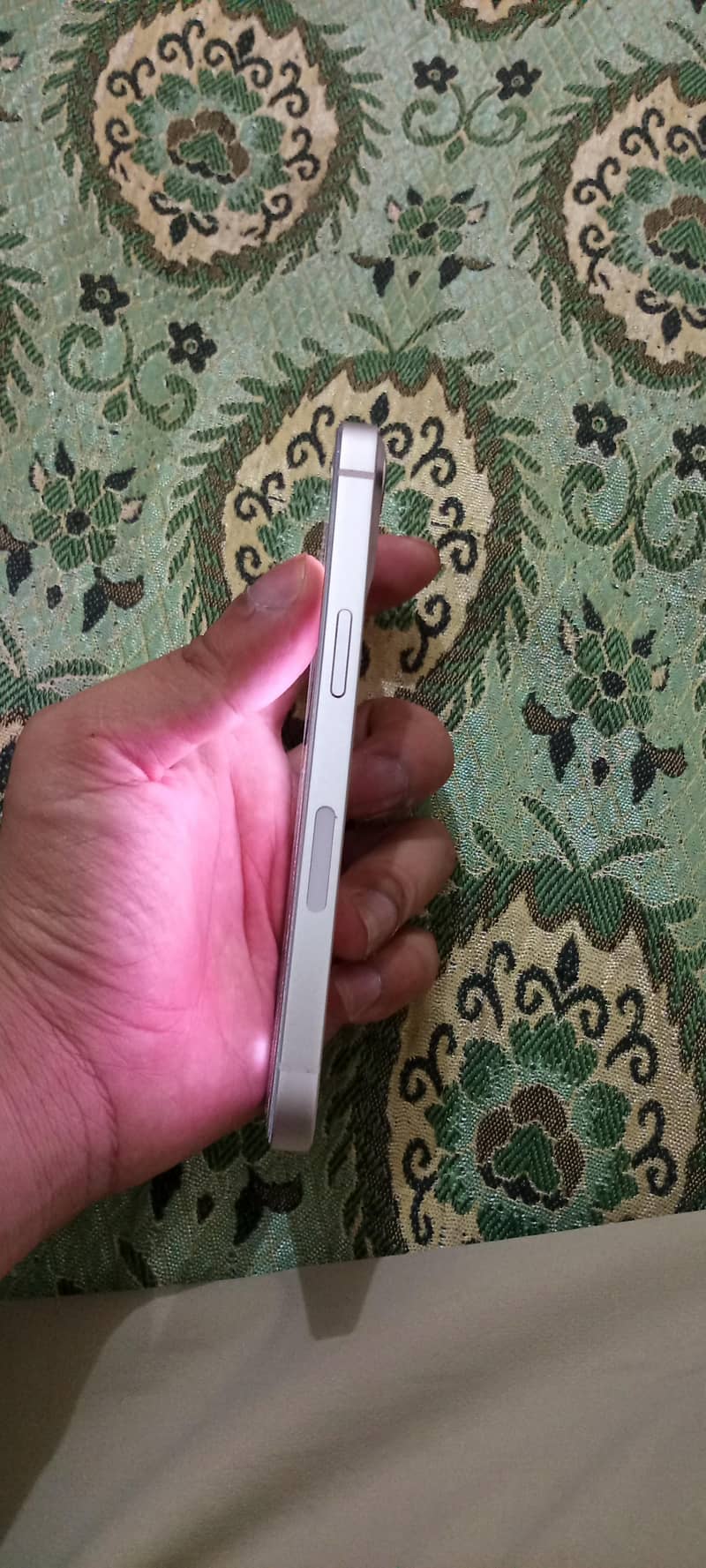 iPhone 13 3