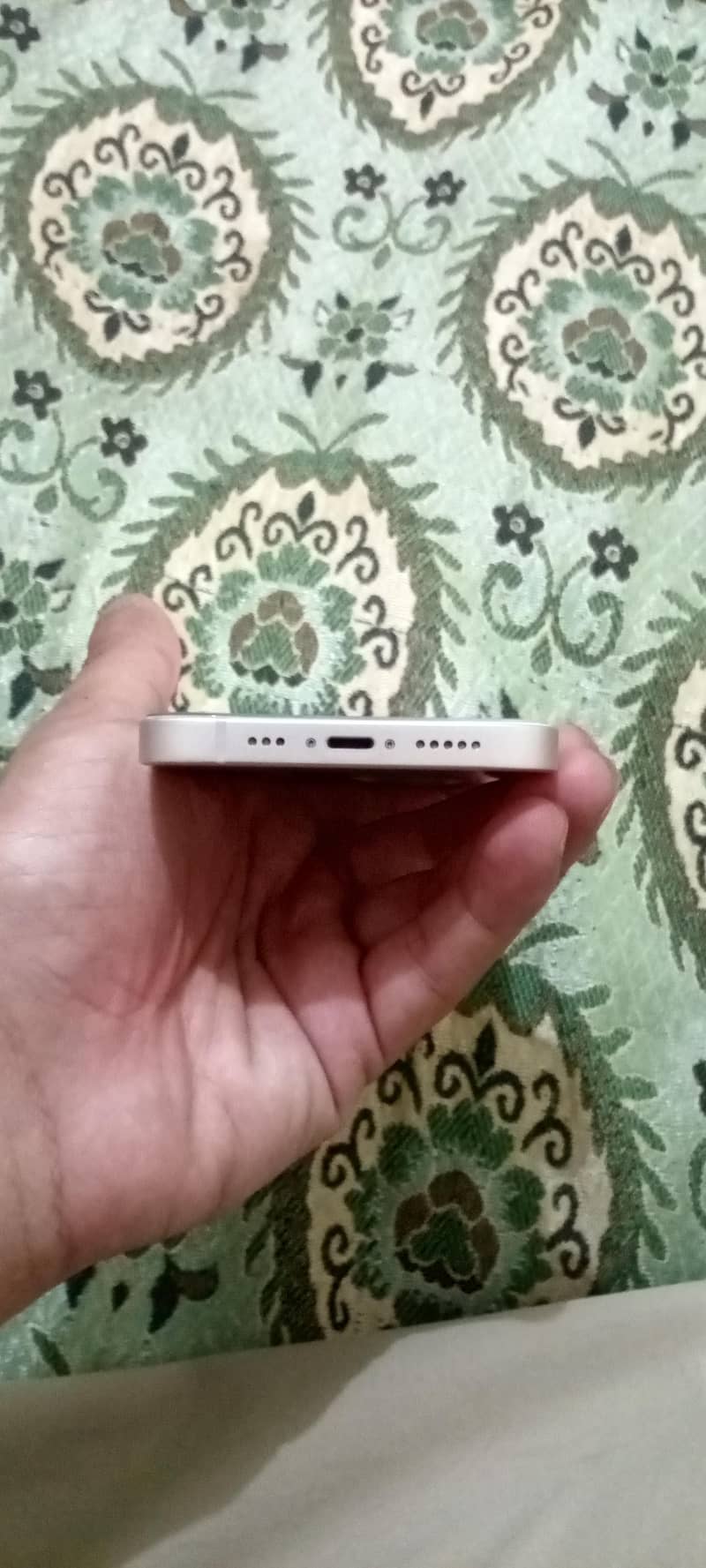 iPhone 13 4