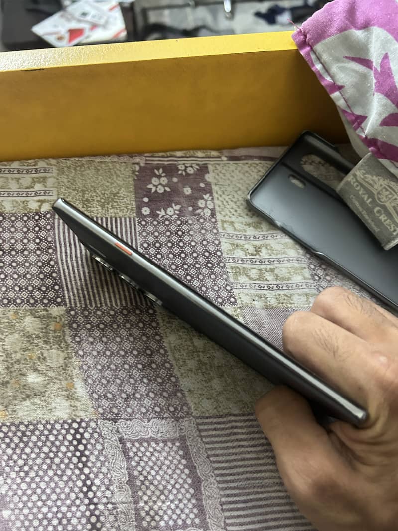 Tecno CAMON 40 Pro 1