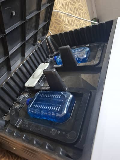 New air cooler, good air throw, 1 year warranty.