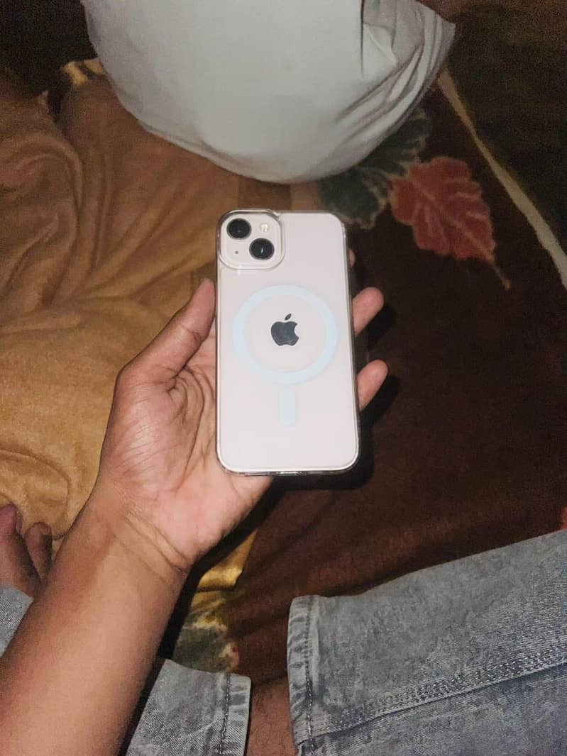 Apple iPhone 13 5