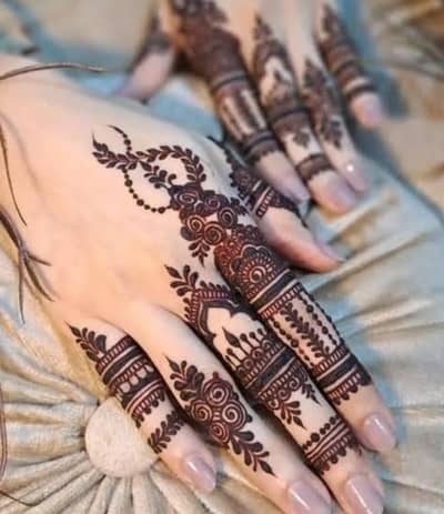 professional Mehndi Artist