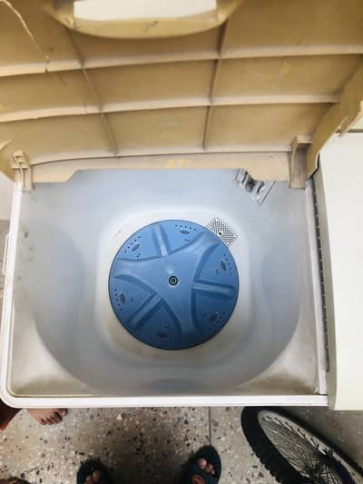 Dawlance DW 8200
