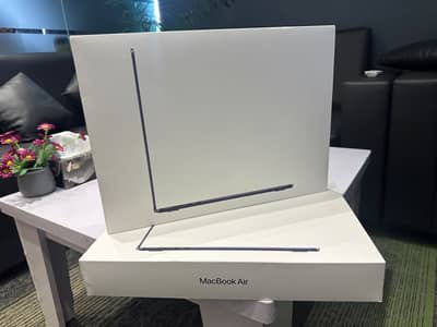 MacBook Air M5 chip 15”16/512 box packed non active midnight