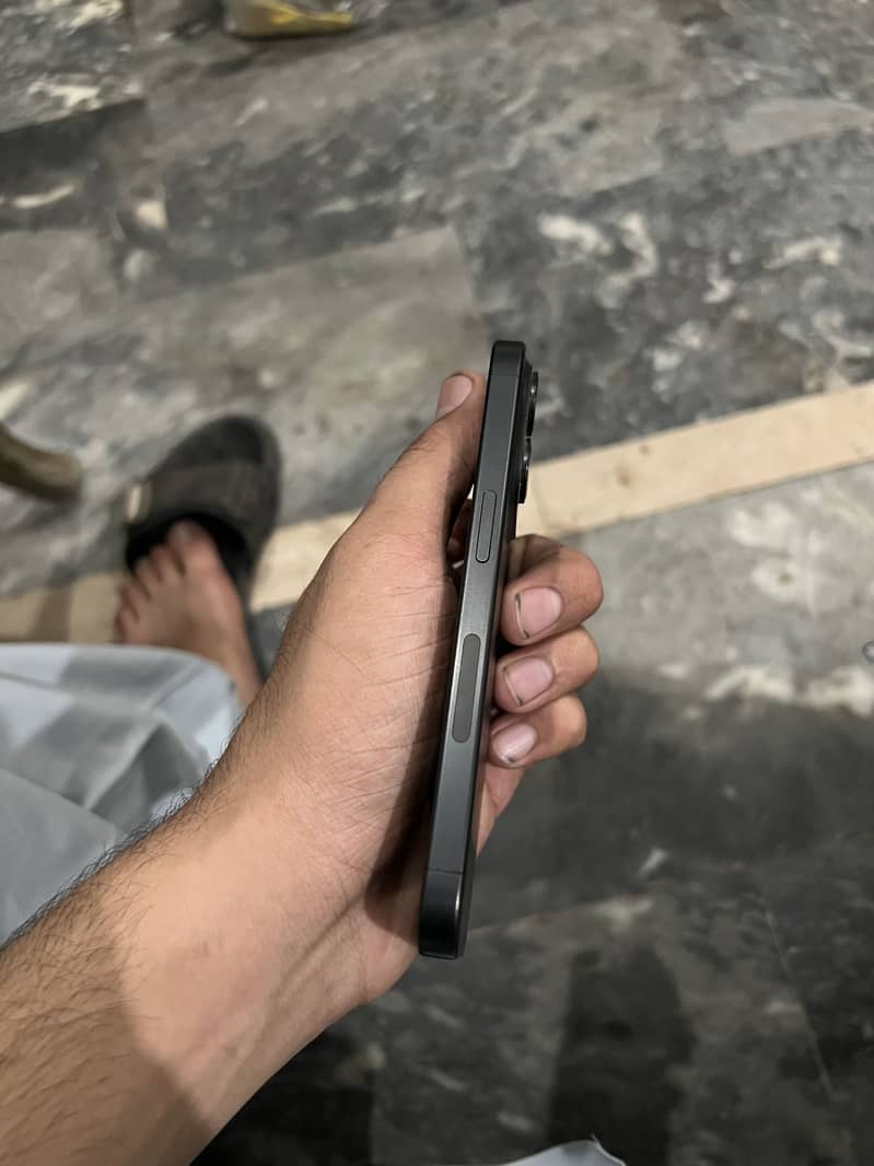Apple iPhone 15 Pro 3