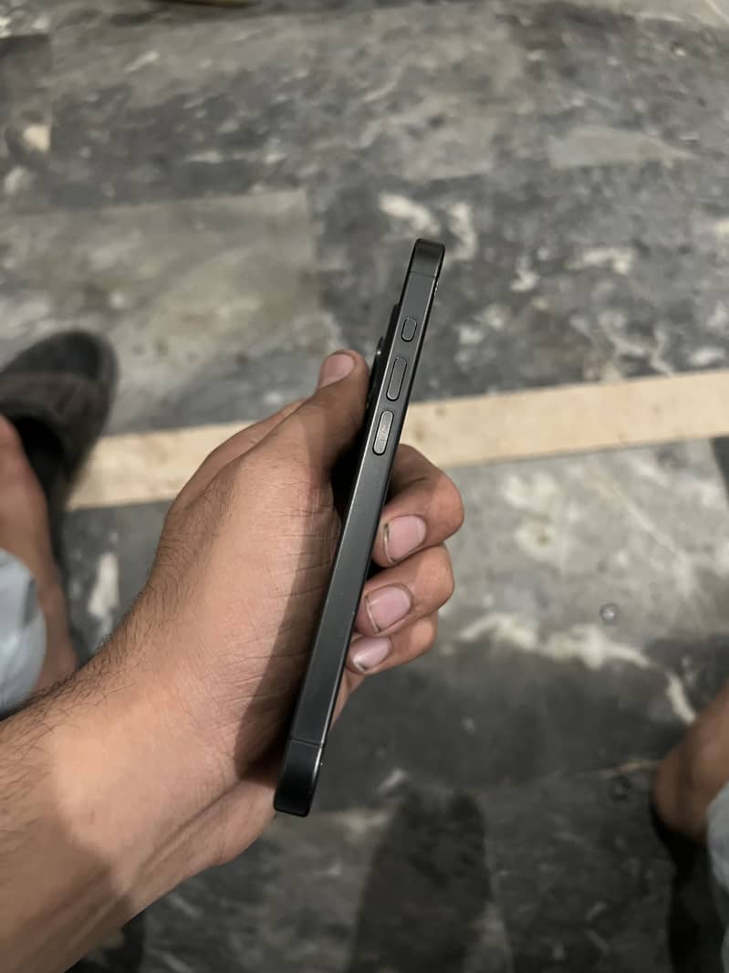Apple iPhone 15 Pro 4