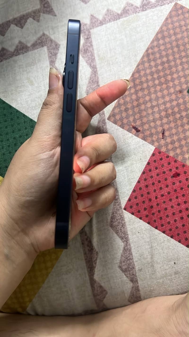 Apple iPhone 14 4