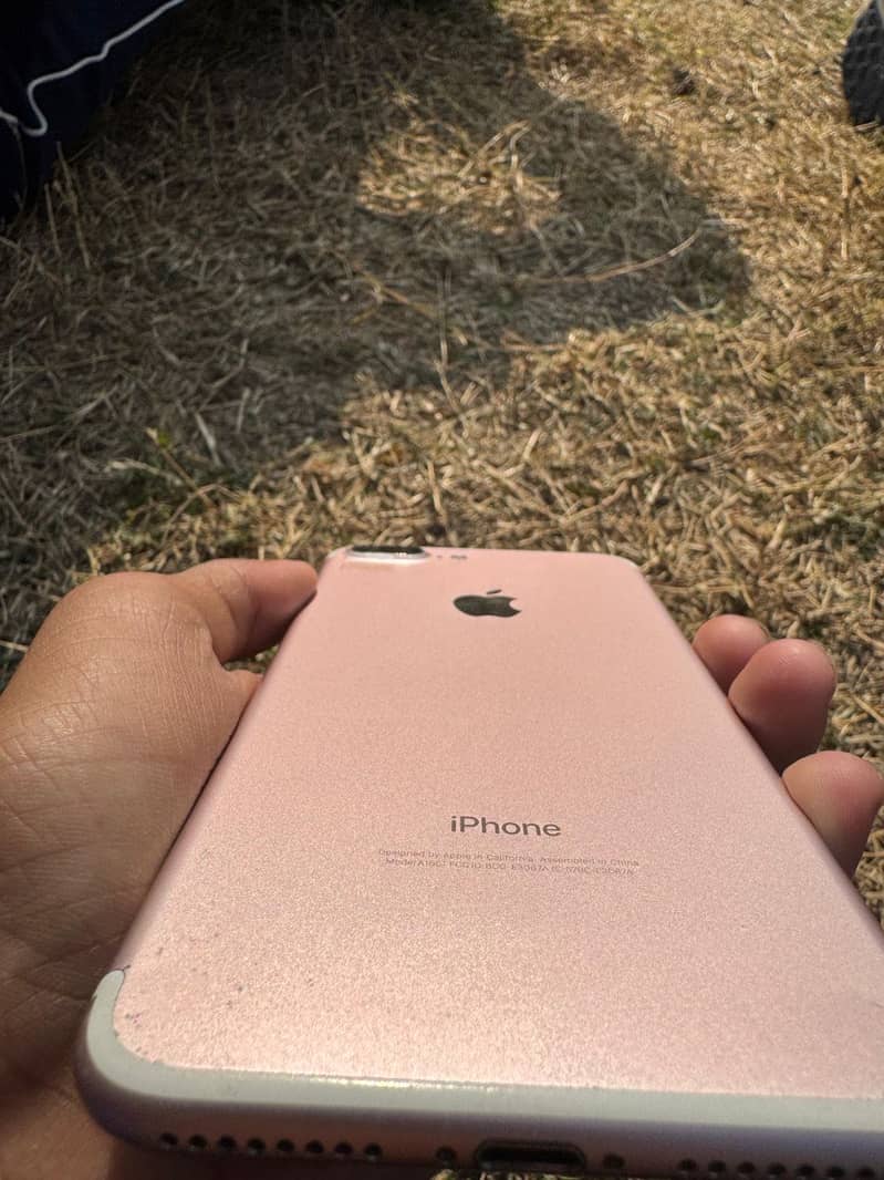 Apple iPhone 7 Plus 2