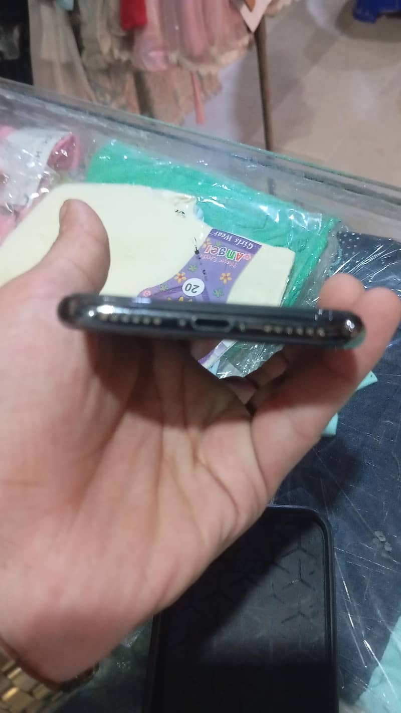 Apple iPhone X 6