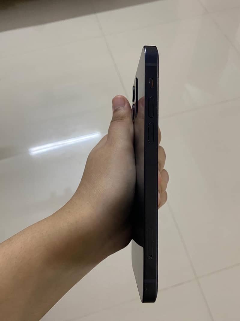 Apple iPhone 12 3