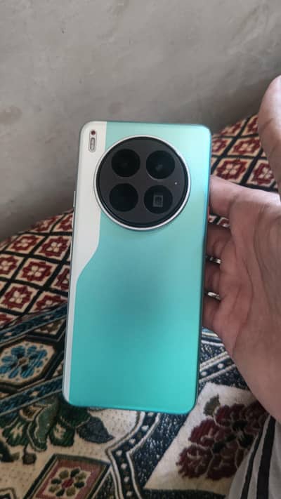 Tecno CAMON 40 Premier In 9/10 Condition