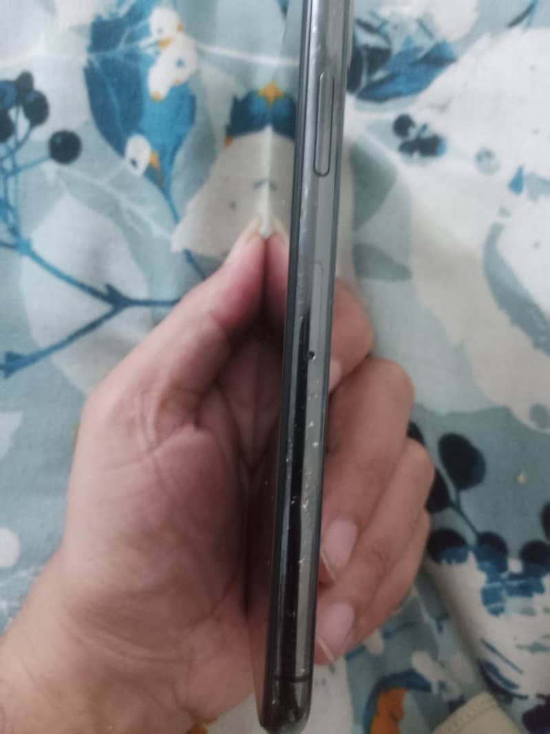 Apple iPhone X 4