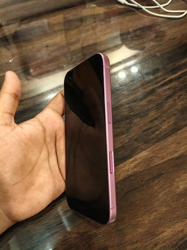 Apple iPhone 16 1