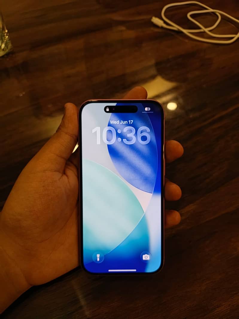 Apple iPhone 16 4